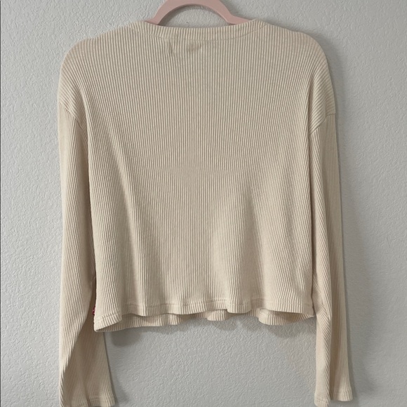 Levi's Women's Cream Ribbed Cropped Long Sleeve Henley Top Size Large - Picture 2 of 6